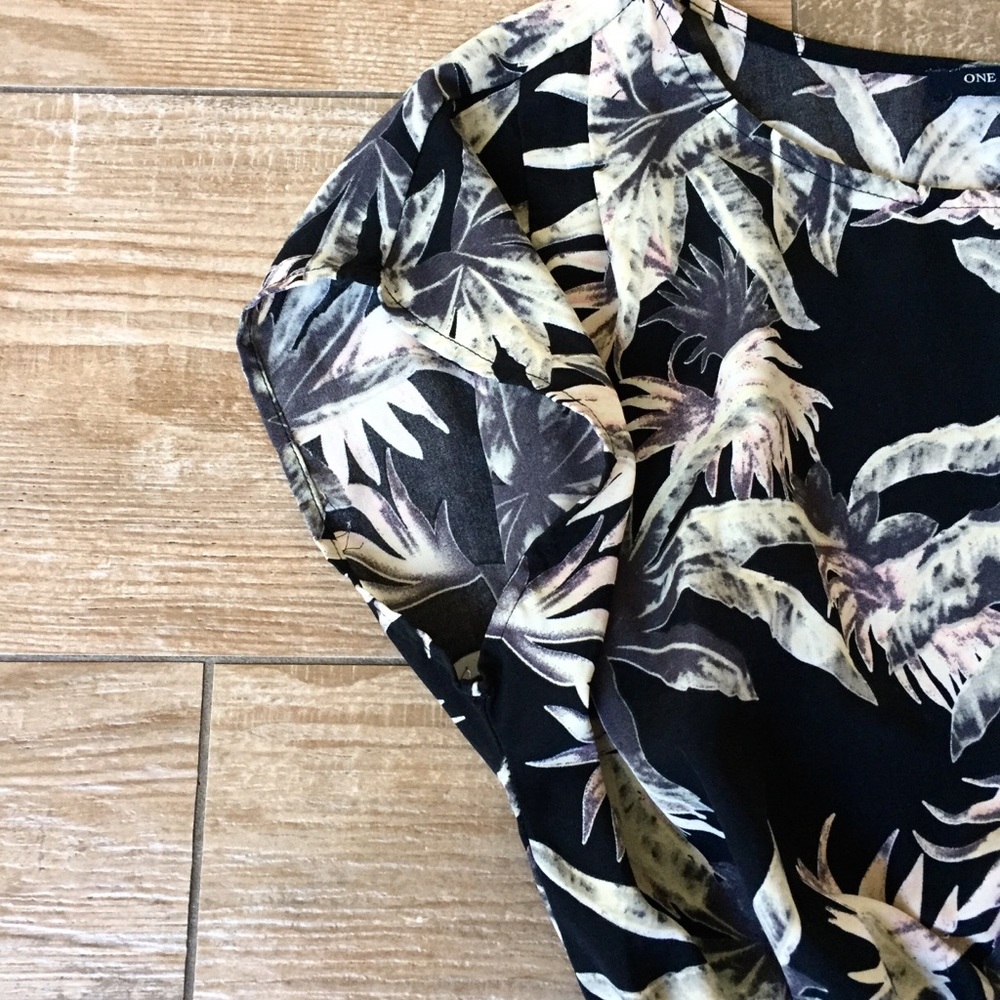 *SOLD* Palm Leaf Trend🌿 Black Mini Pocket Dress - Picture 3 of 8